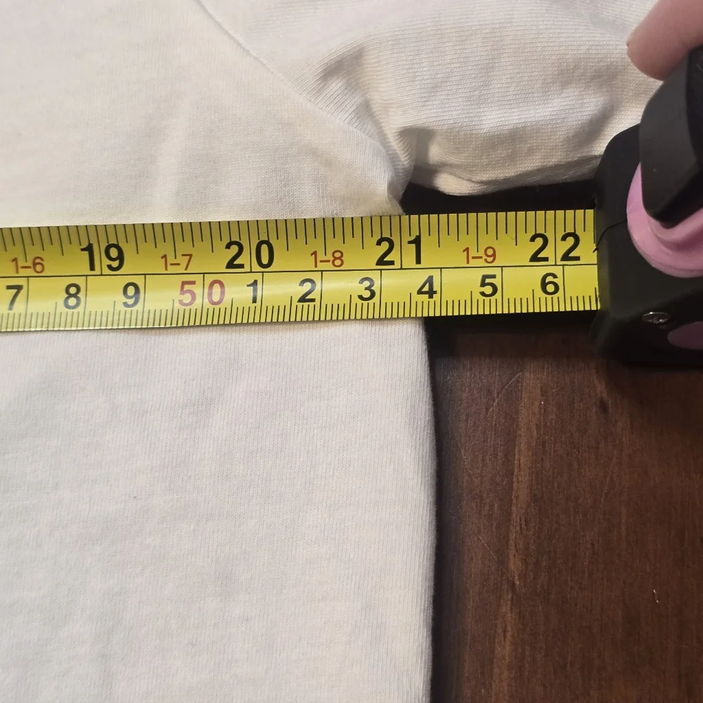 Vineyard Vines Medium Long Sleeve Pocket Tee "Dive Bar" Like New - Picture 7 of 8